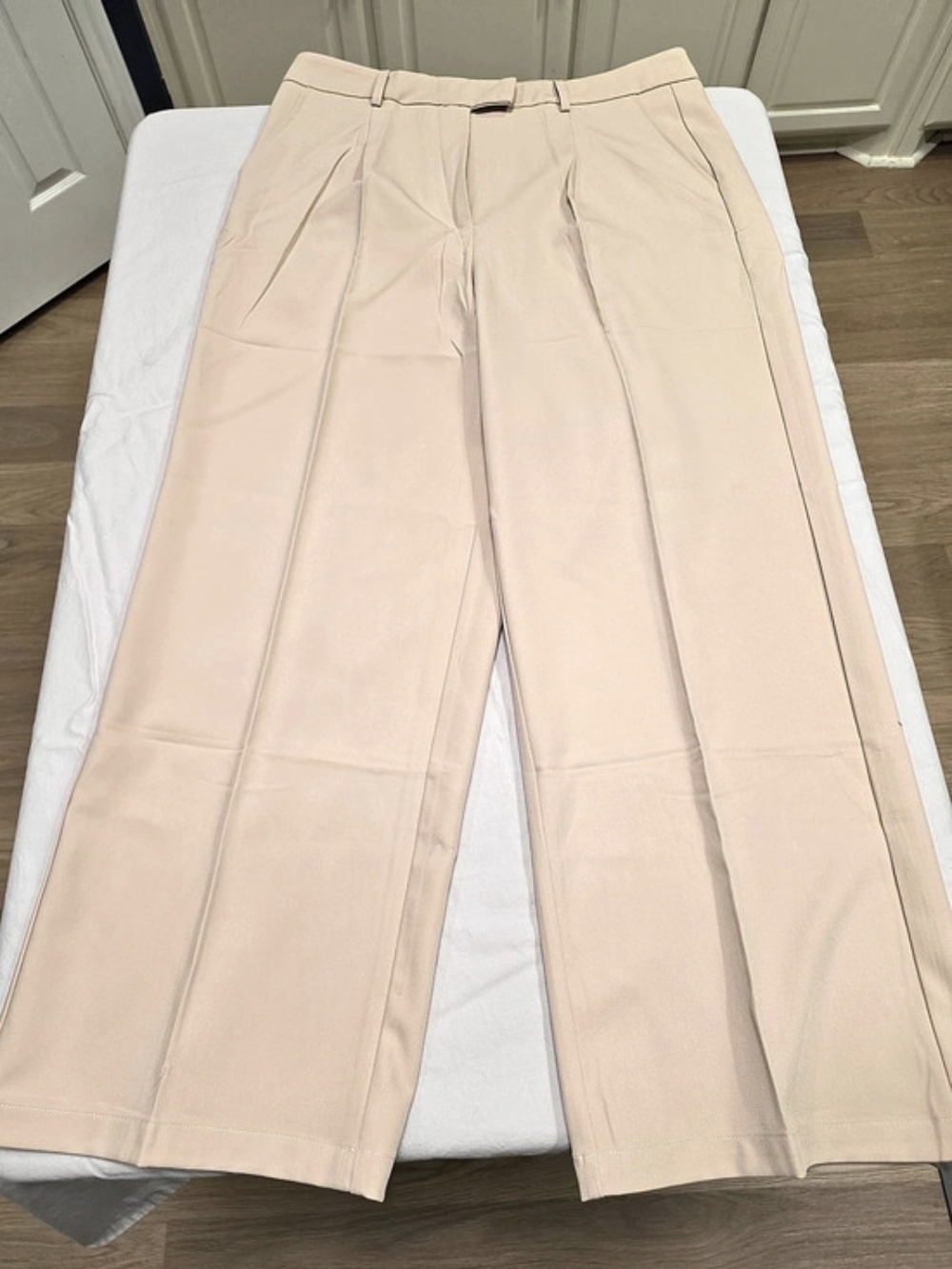 Wide Leg Pants in Beige Size Large NWT